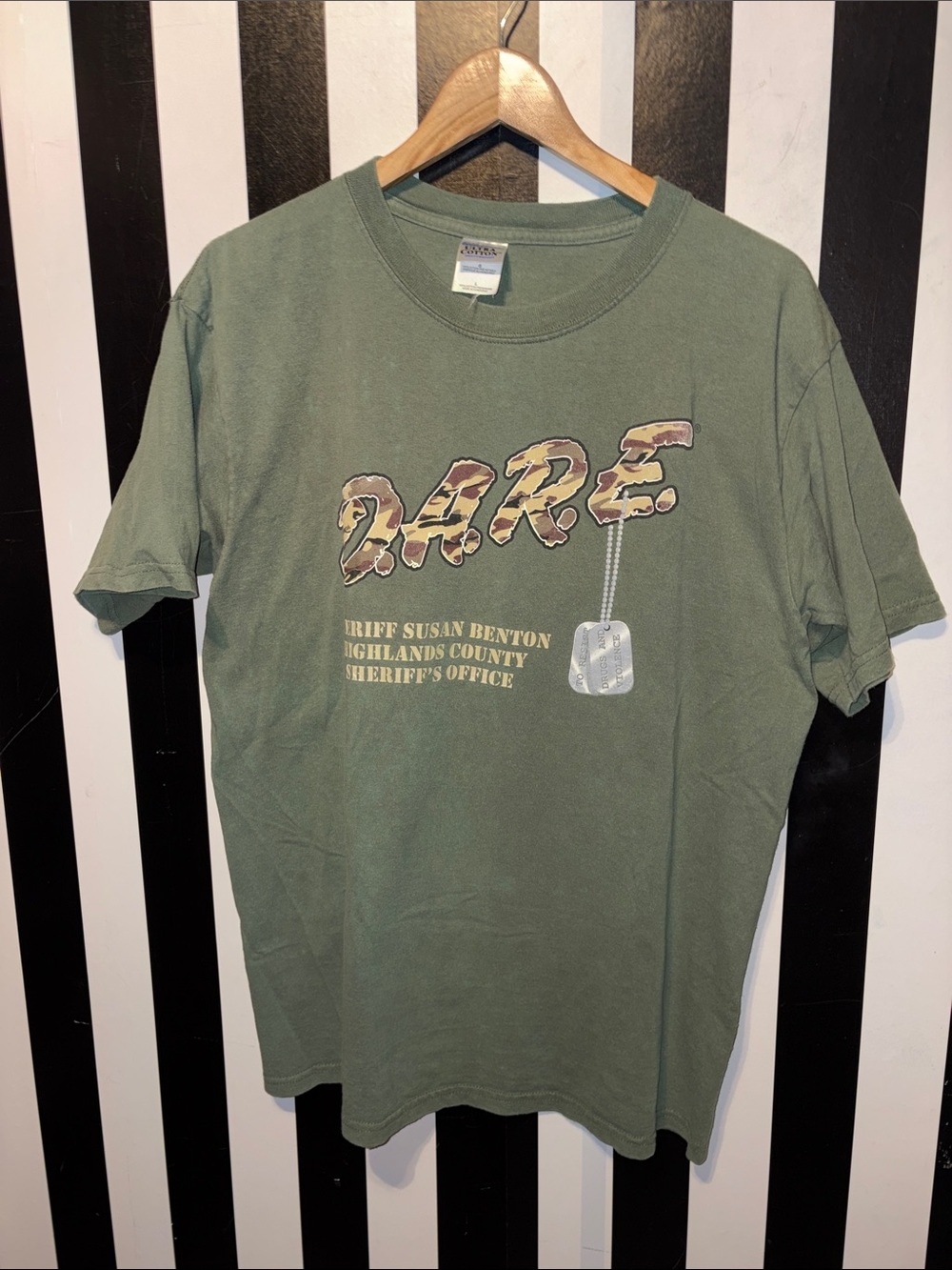 DARE Retro 2005 Y2K Army Green Tee Sheriff Susan Benton Highlands County FL